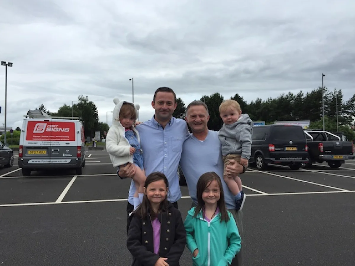 Rachel, me, Dad, Levi, Hannah & Rebecca @ Glasgow Airport on Dad's arrival
